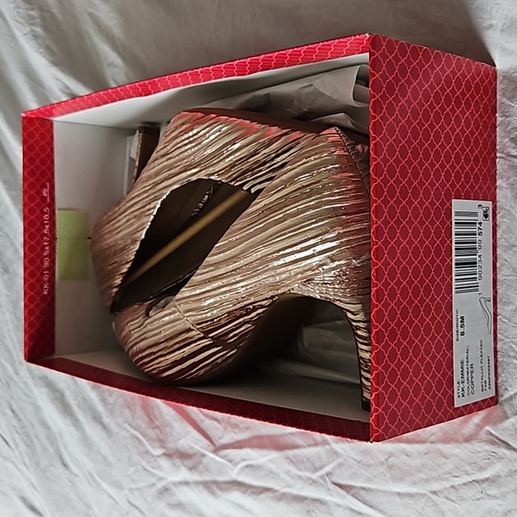 Pumps - Picture 7 of 7